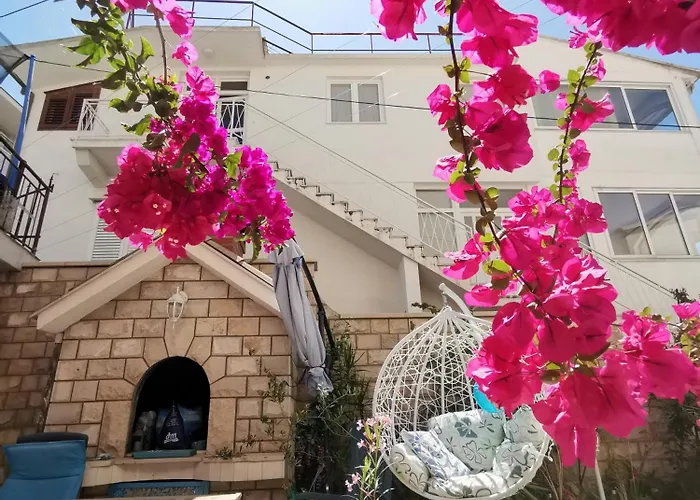 Eva Oliva * מאקרסקה